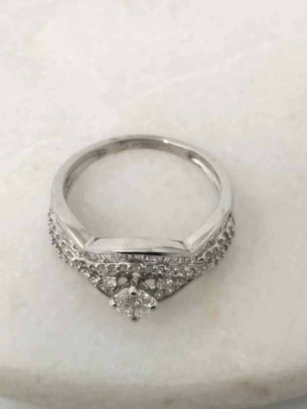 LADIES 18CT WHITE GOLD RING WITH VALUATION #GN384427 - Image 12