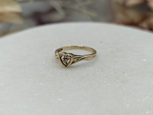 Ladies 18CT Yellow Gold Heart Styled Clear Stone Ring (1.3gms) - BP335713