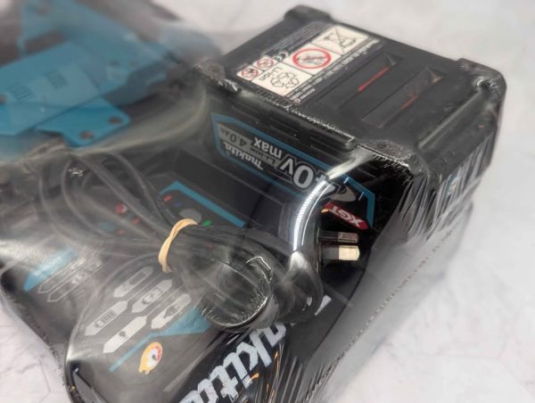 Makita 40V 18 Gauge Brad Nailer w/ 4.0Ah Battery & Charger (FN001GZ) - BP385927 - Image 4