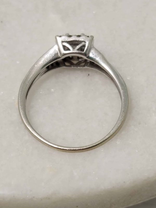 10CT WHITE GOLD RING WITH VALUATION #GN381873 - Image 15