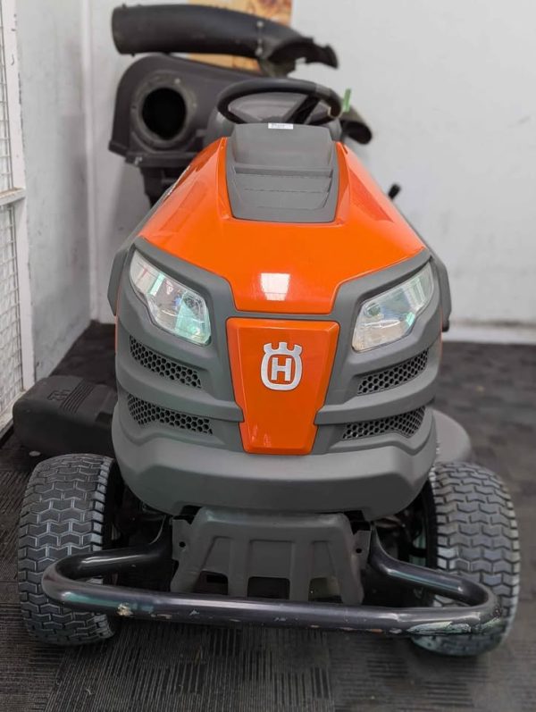 Husqvarna TS242 Ride-On Lawn Tractor - BP383891 - Image 2