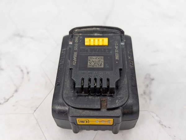 DeWalt 18V XR 4Ah Battery - BP381933 - Image 4