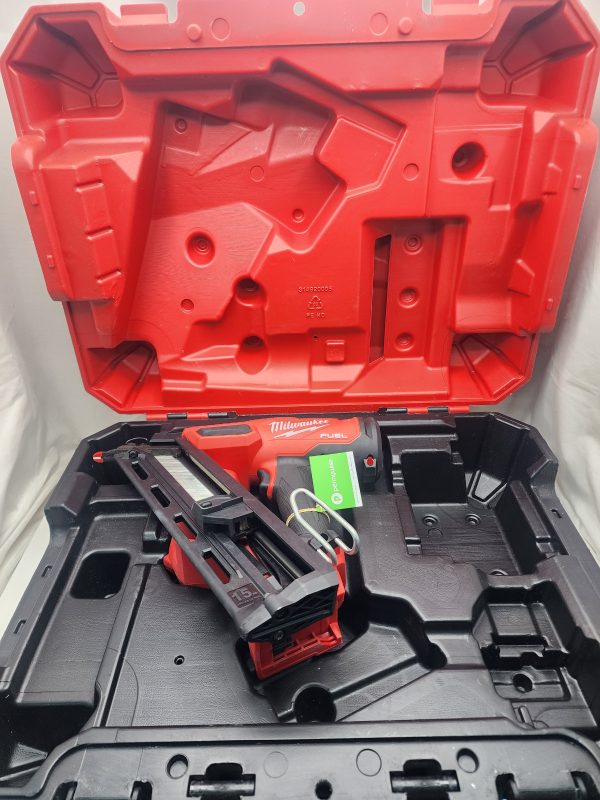 M18 Milwaukee Angled Finishing Nail Gun (FN15GA) with Case - IP381247 - Image 5