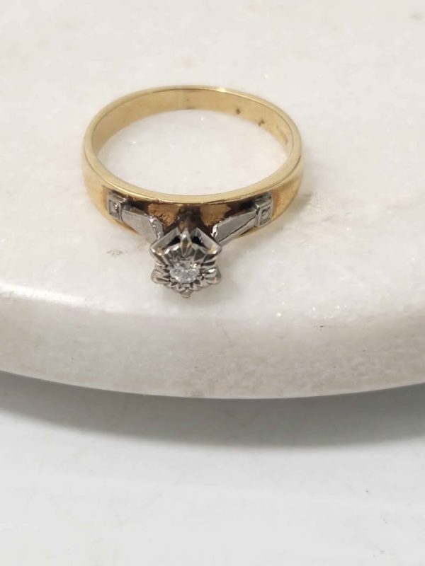 18CT YELLOW GOLD RING (SIZE:L) #GN384424 - Image 8