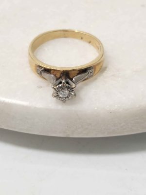 18CT YELLOW GOLD RING (SIZE:L) #GN384424
