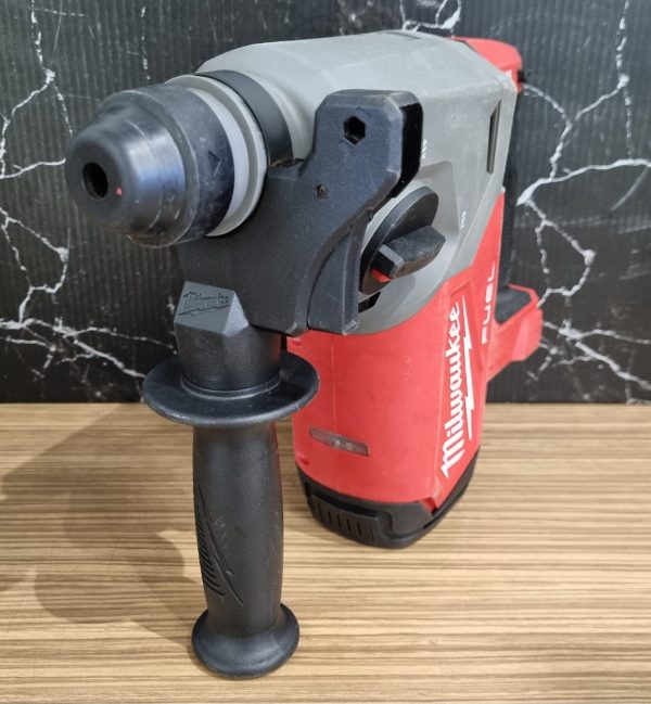 Milwaukee 18V Hammer Drill TW382674 - Image 7