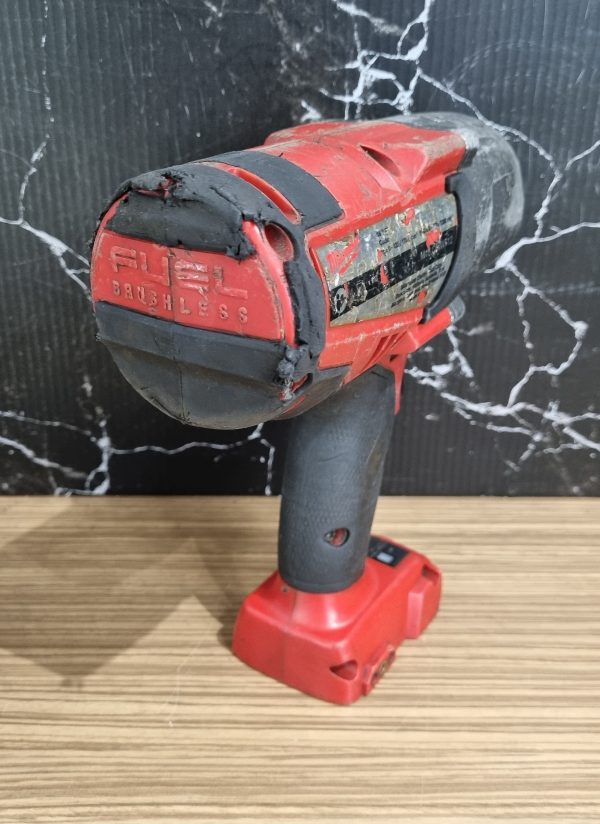 Milwaukee 18V Impact Wrench TW382672 - Image 4