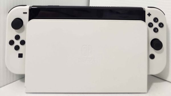 NINTENDO SWITCH OLED W/CHARGER AND DOCK #GN383144 - Image 9