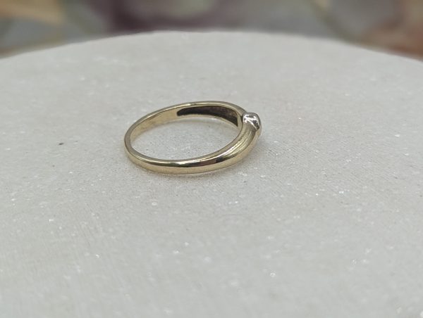Ladies 9 CT Yellow Gold Clear Stone Ring (1.8gms) - BP323724 - Image 3