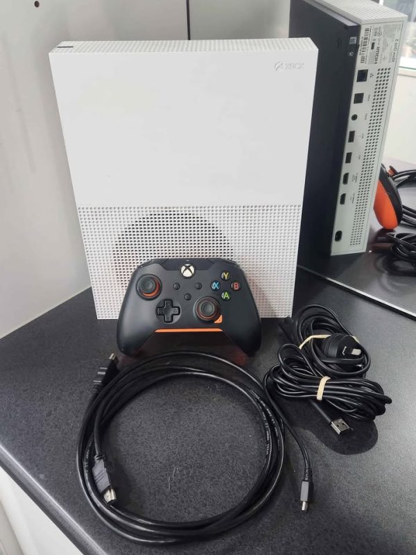 MICOSOFT XBOX ONE S CONSOLE AND ACCESSORIES #GN381154 - Image 6