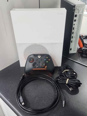MICOSOFT XBOX ONE S CONSOLE AND ACCESSORIES #GN381154