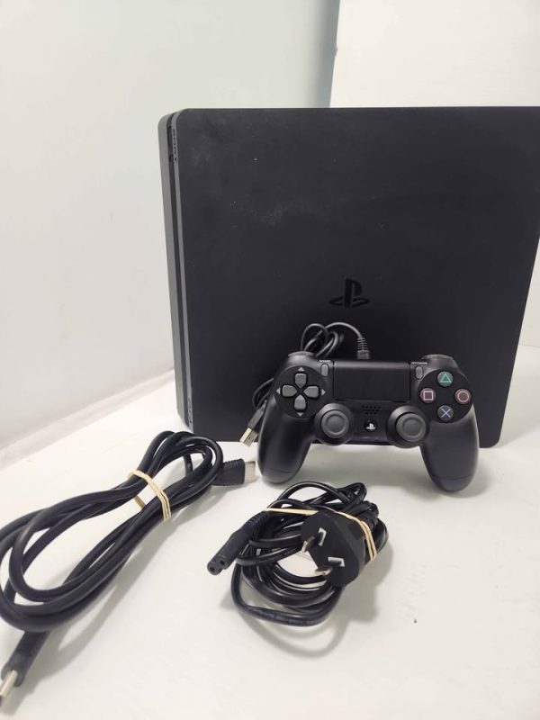 SONY PLAYSTATION 4 CONSOLE WITH CORDS AND CONTROLLER #GN382150