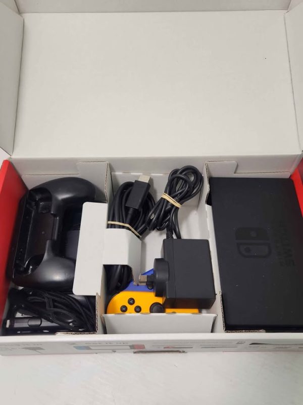 NINTENDO SWITCH WITH ACCESSORIES #GN381390 - Image 7