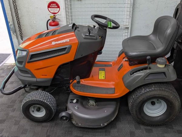 Husqvarna TS242 Ride-On Lawn Tractor - BP383891 - Image 3