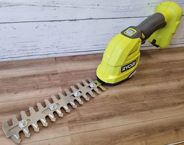 Ryobi 18V Hedge Trimmer TW358711 - Image 9
