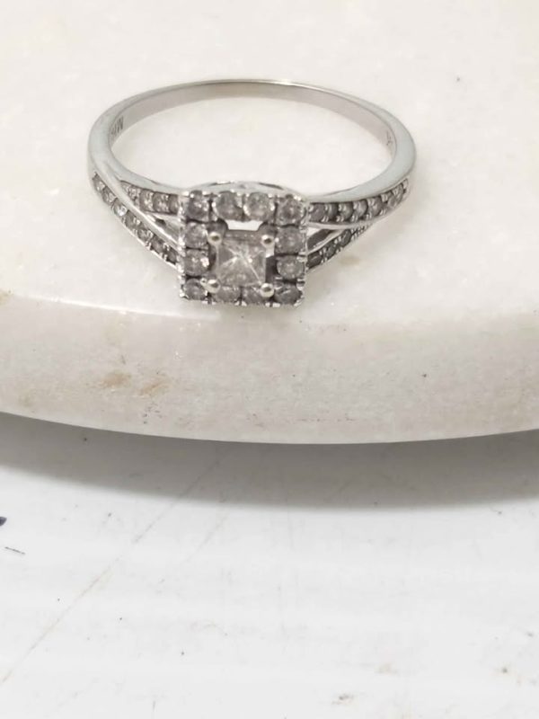 10CT WHITE GOLD RING WITH VALUATION #GN381873 - Image 11