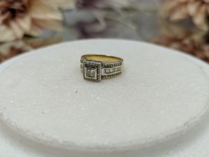 Ladies 18CT Yellow Gold Diamond Ring (7.5gms) - BP323022