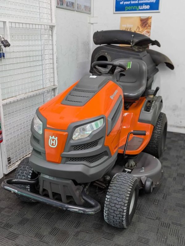 Husqvarna TS242 Ride-On Lawn Tractor - BP383891