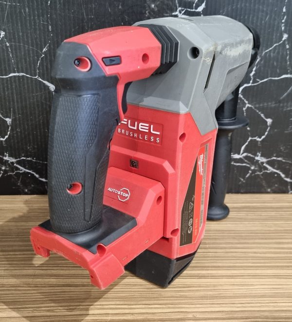 Milwaukee 18V Hammer Drill TW382674 - Image 8