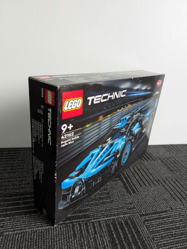 LEGO Technic Bugatti Bolide Agile Blue Complete Set (42162) - BP373631 - Image 3