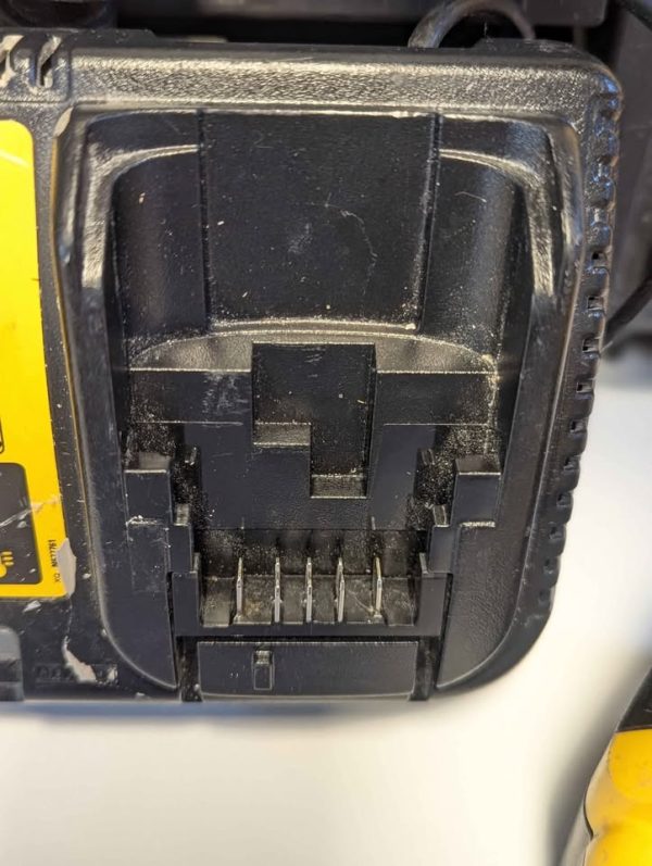 DeWalt Brushless 5.0Ah Drill and Impact Driver Kit (DCK266P2T) - BP385795 - Image 8