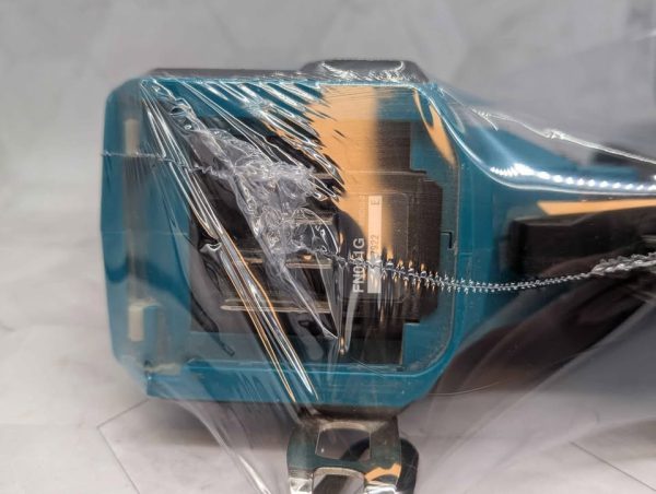 Makita 40V 18 Gauge Brad Nailer w/ 4.0Ah Battery & Charger (FN001GZ) - BP385927 - Image 3