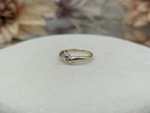 Ladies 9 CT Yellow Gold Clear Stone Ring (1.8gms) - BP323724