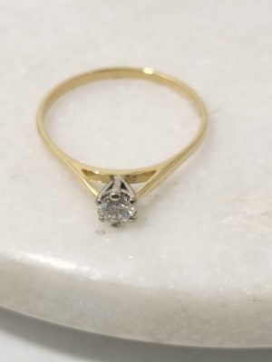 18CT YELLOW GOLD RING (SIZE:Q) #GN384428