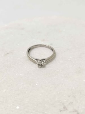 9CT WHITE GOLD RING (SIZE:N) #GN379446RING