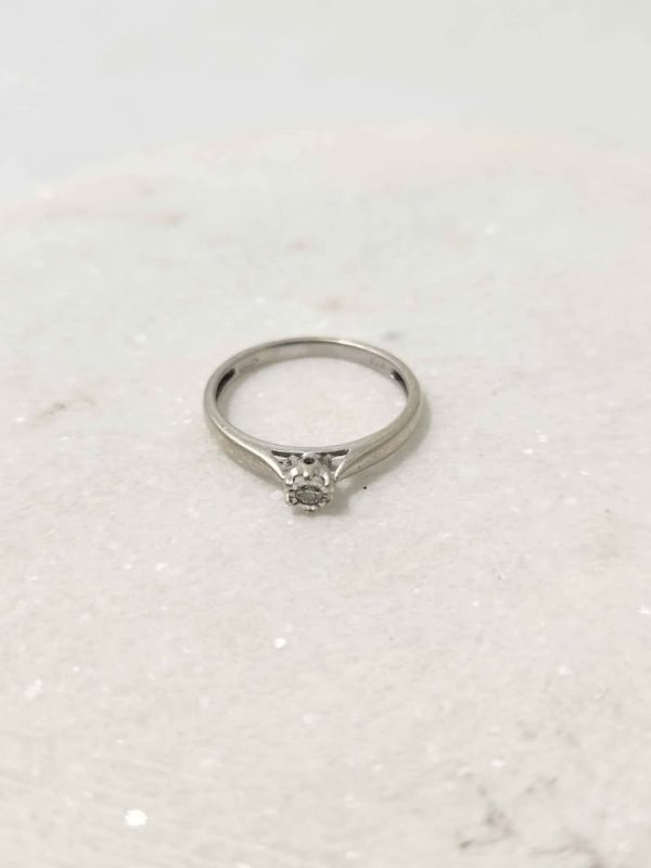 9CT WHITE GOLD RING (SIZE:N) #GN379446RING