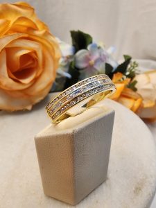 Ladies 9ct Yellow Gold Diamond Ring - IP378287-1