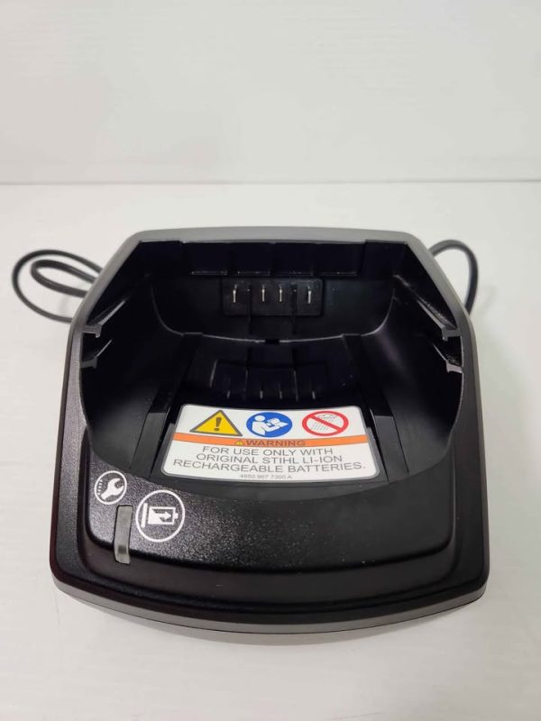 STIHL BATTERY CHARGER AL101 #GN384197