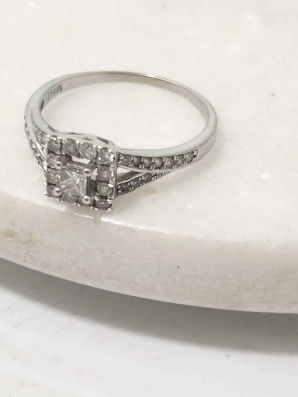 10CT WHITE GOLD RING WITH VALUATION #GN381873 - Image 12