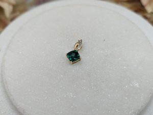 Ladies 9CT Yellow Gold Princess Cut Green Stone Pendant (1.1gms) - BP337964