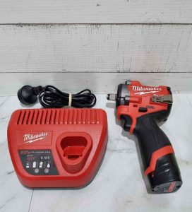 MILWAUKEE IMPACT WRENCH KIT TW381087