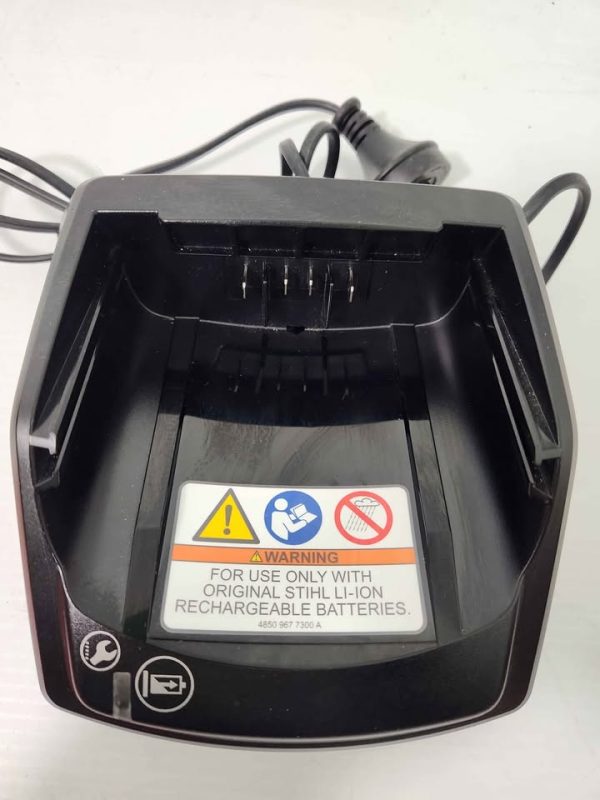 STIHL BATTERY CHARGER AL101 #GN384197 - Image 2