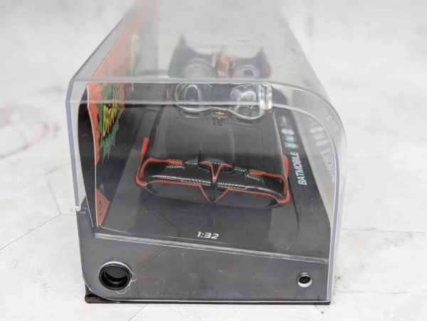 ScaleXtric 1:32 1966 TV Series Batmobile Model Car - BP383102 - Image 4