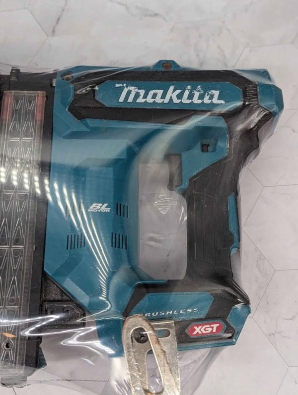 Makita 40V 18 Gauge Brad Nailer w/ 4.0Ah Battery & Charger (FN001GZ) - BP385927 - Image 8