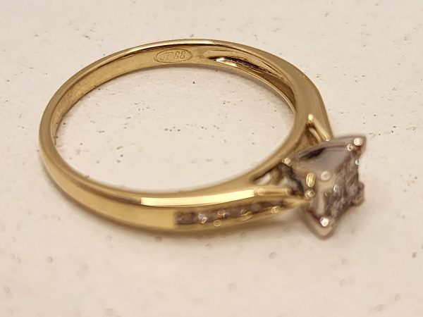 Ladies 9CT Yellow Gold Diamond Illusion Bridal Trio - IP381682 - Image 8
