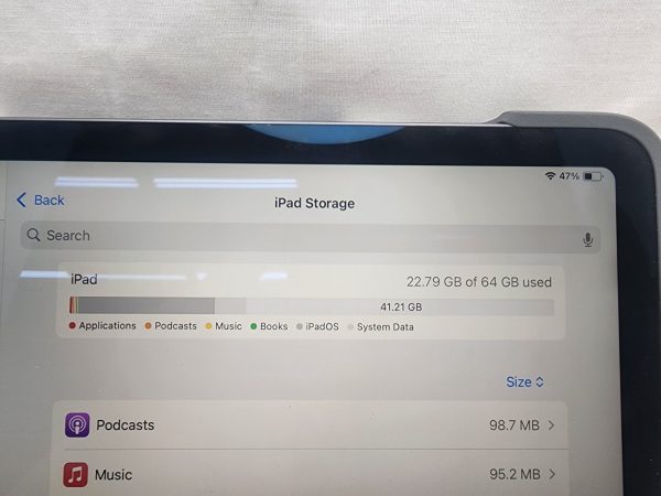 iPad Air 5th Generation w/ Keyboard Case & Apple Pen - IP388911 - Image 11