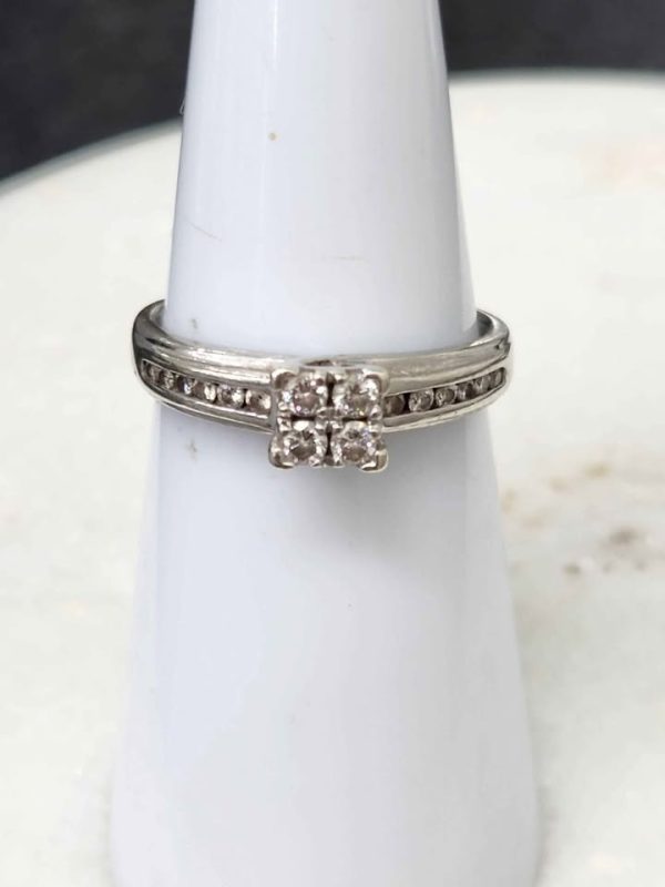 9CT WHITE GOLD DIAMOND RING #GN387417 - Image 9