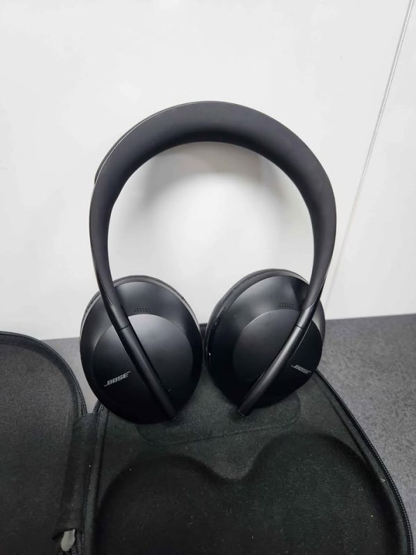 BOSE 700 BLACK HEADPHONES IN CASE #GN387935 - Image 7