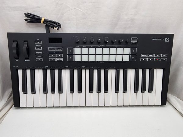 LaunchKey 37 (MK3) Keyboard - IP388476