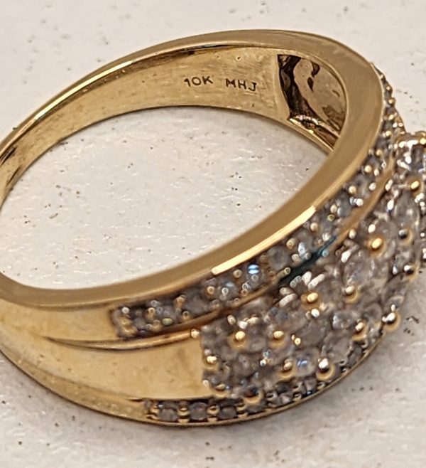 Ladies 10CT Yellow Gold Diamond Cluster Ring - IP382569