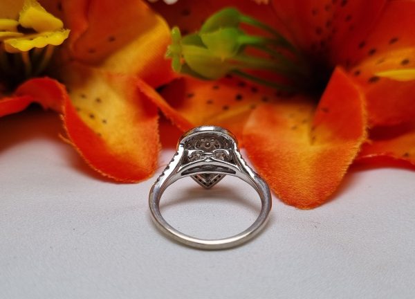14ct White Gold Diamond Pear Cluster Ring TW376484 - Image 3