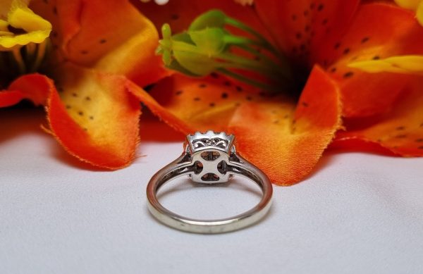 9ct White Gold Cluster Ring TW376651 - Image 8
