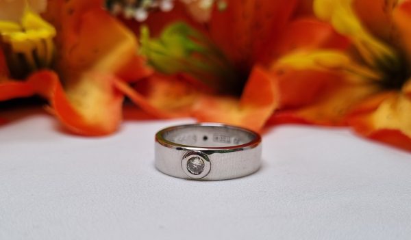 9ct White Gold Solitaire Band TW370881 - Image 3