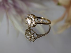 Ladies 9ct Gold Flower Pattern Ring - BP370602