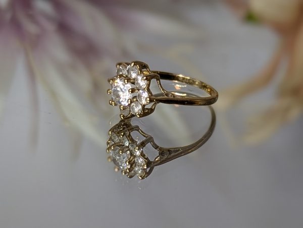Ladies 9ct Gold Flower Pattern Ring - BP370602