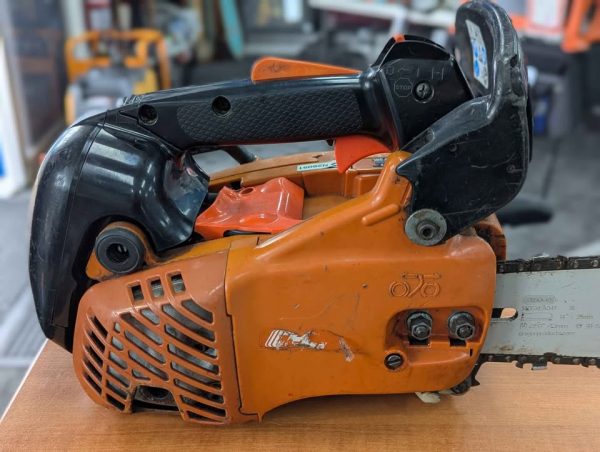 Echo Top Handle Petrol Chainsaw (CS-350TES) - BP374727 - Image 4